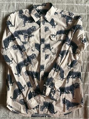 Men's Beige Button-Down Shirt with Black Tiger Print by 21 Men